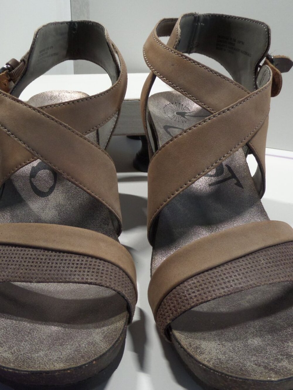 OTBT Freedom Brown Leather Strappy Wedge Sandals Size 9.5M- NEW